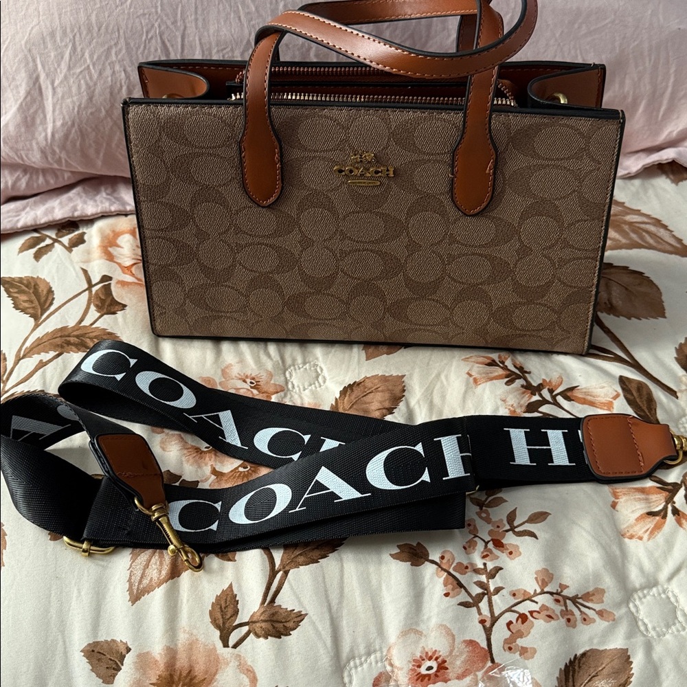 Small Tote Bag - Picture 8 of 11
